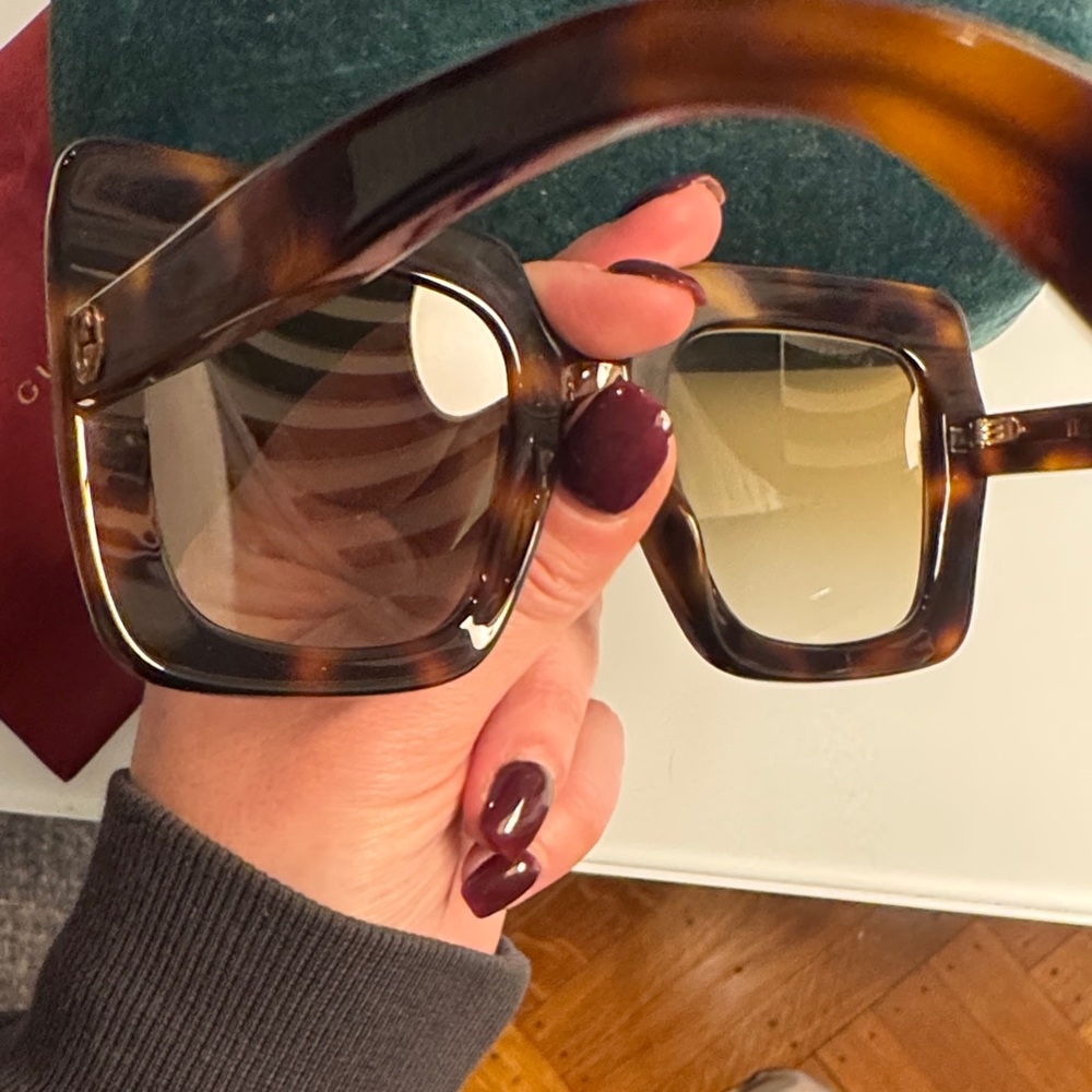 Gucci Brown Tortoise Sunglasses - Picture 8 of 11